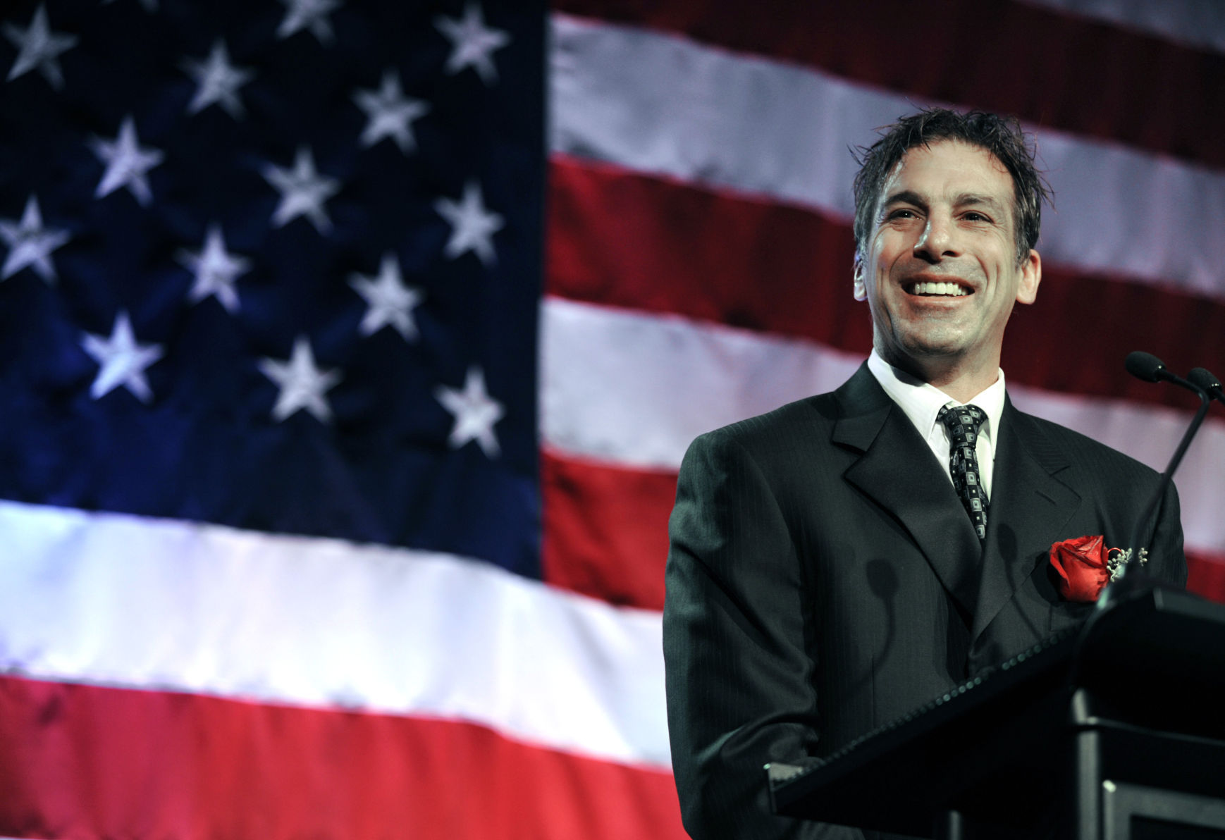 Men's hockey: Chris Chelios (coach)